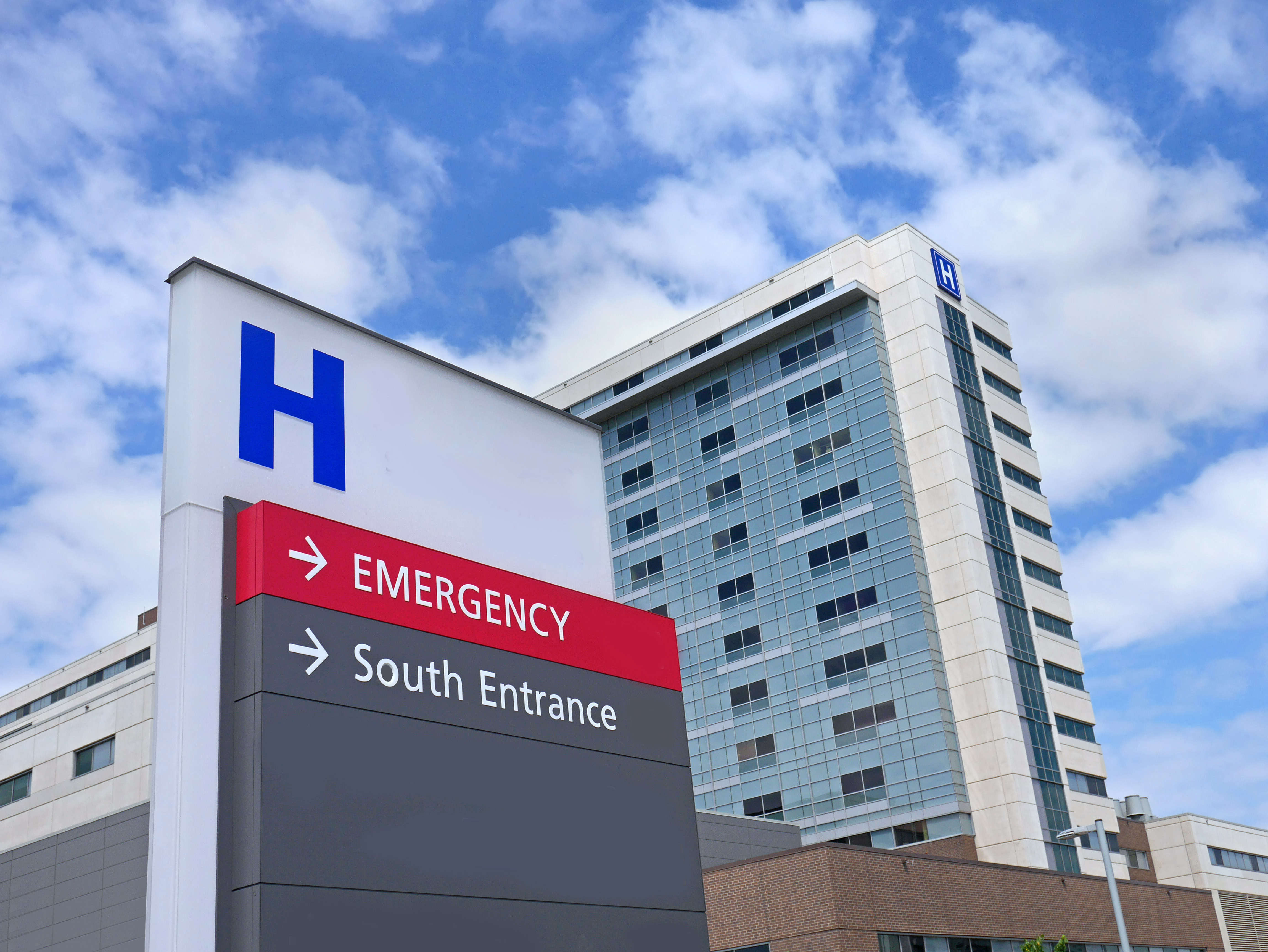 direction sign with capital letter H for hospital